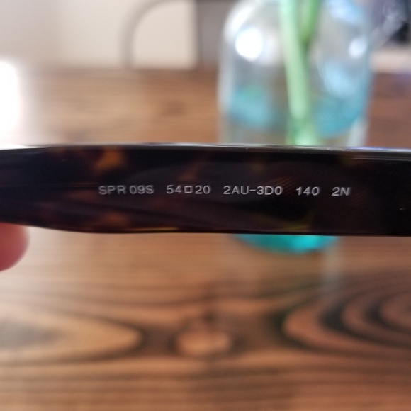 PRADA SUNNIES 🕶 - Picture 4 of 6